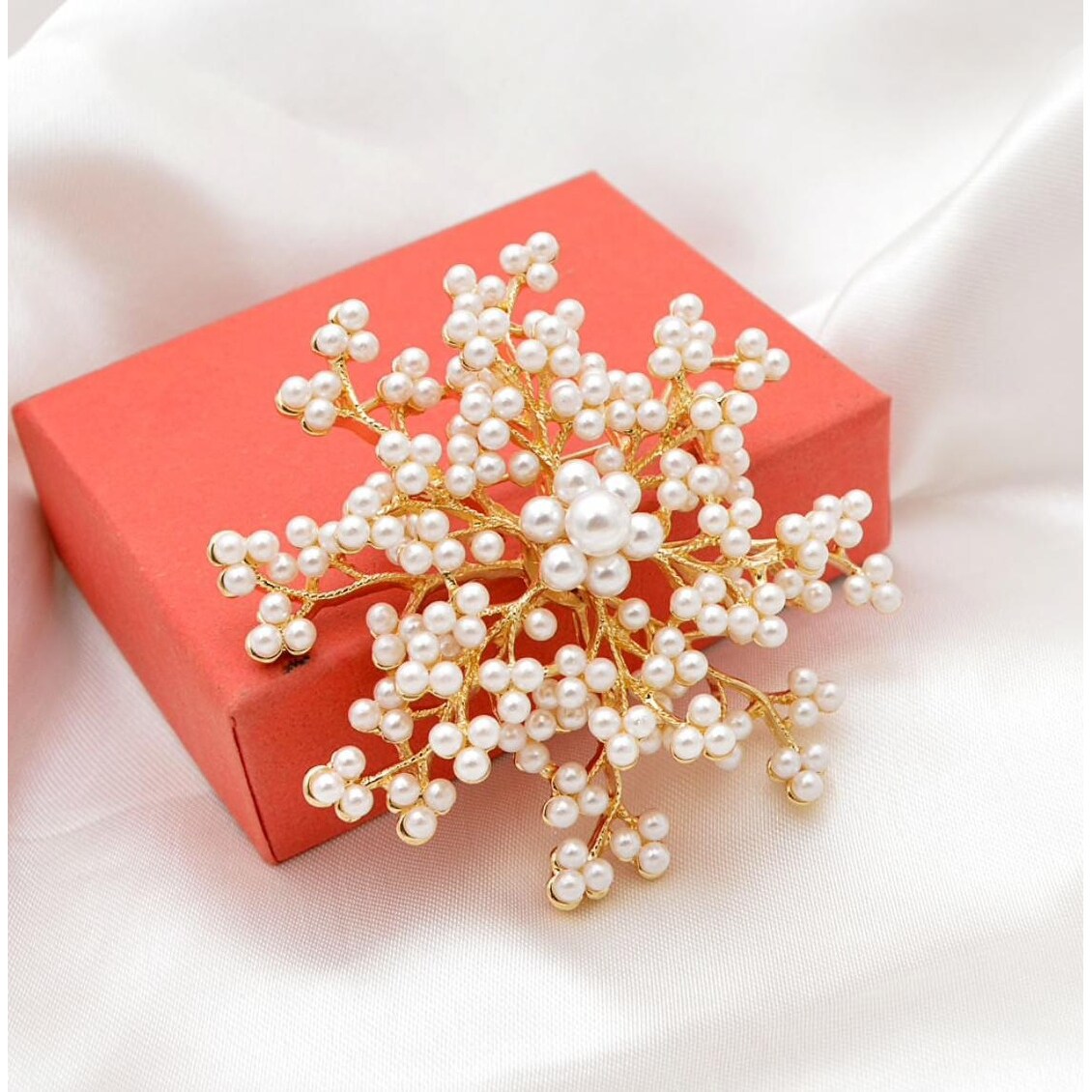 Premium Gold-Tone Faux Pearl Floral Brooch - Elegant White