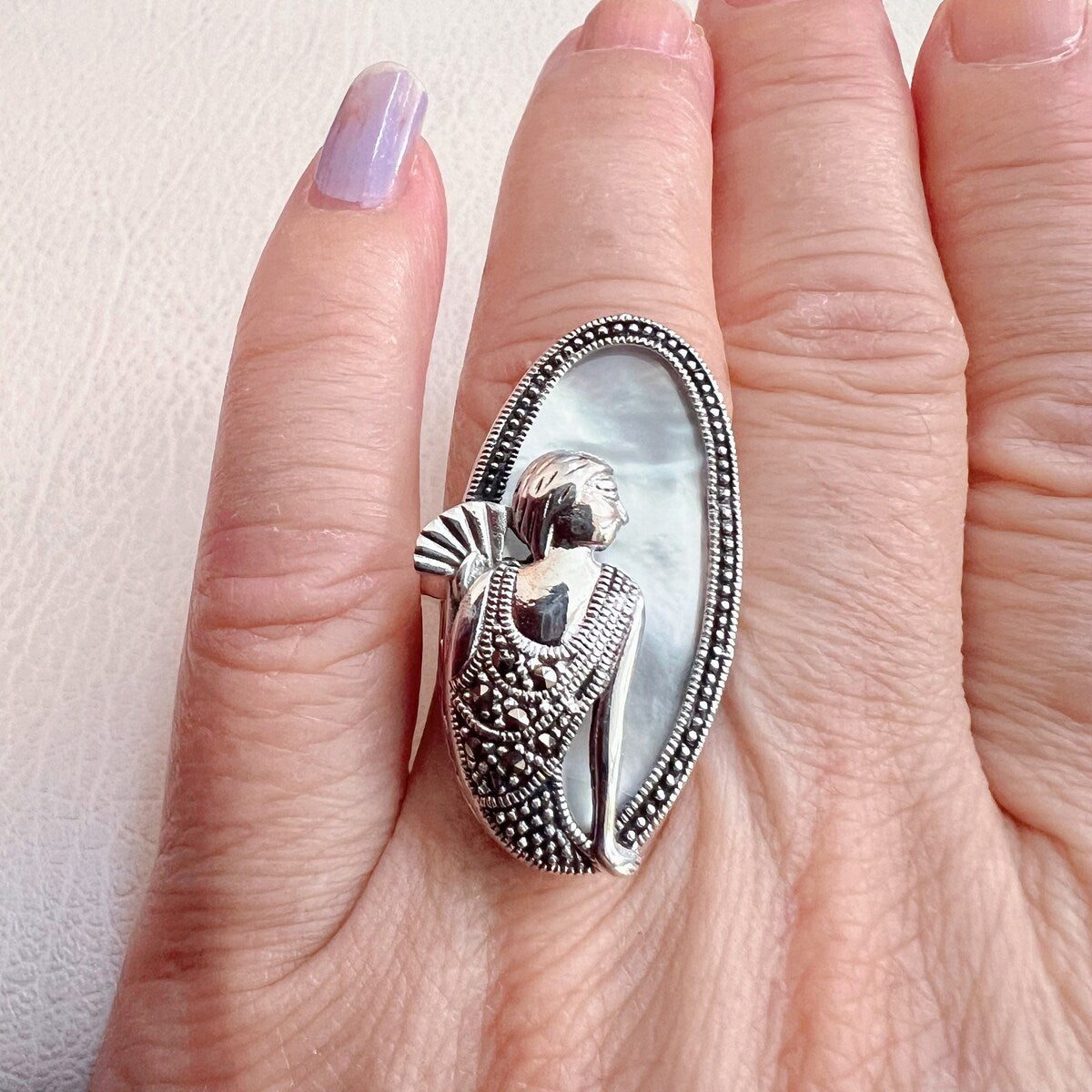 Premium Tang & Song Sterling Silver Marcasite Oval Mother of Pearl Statement Ring