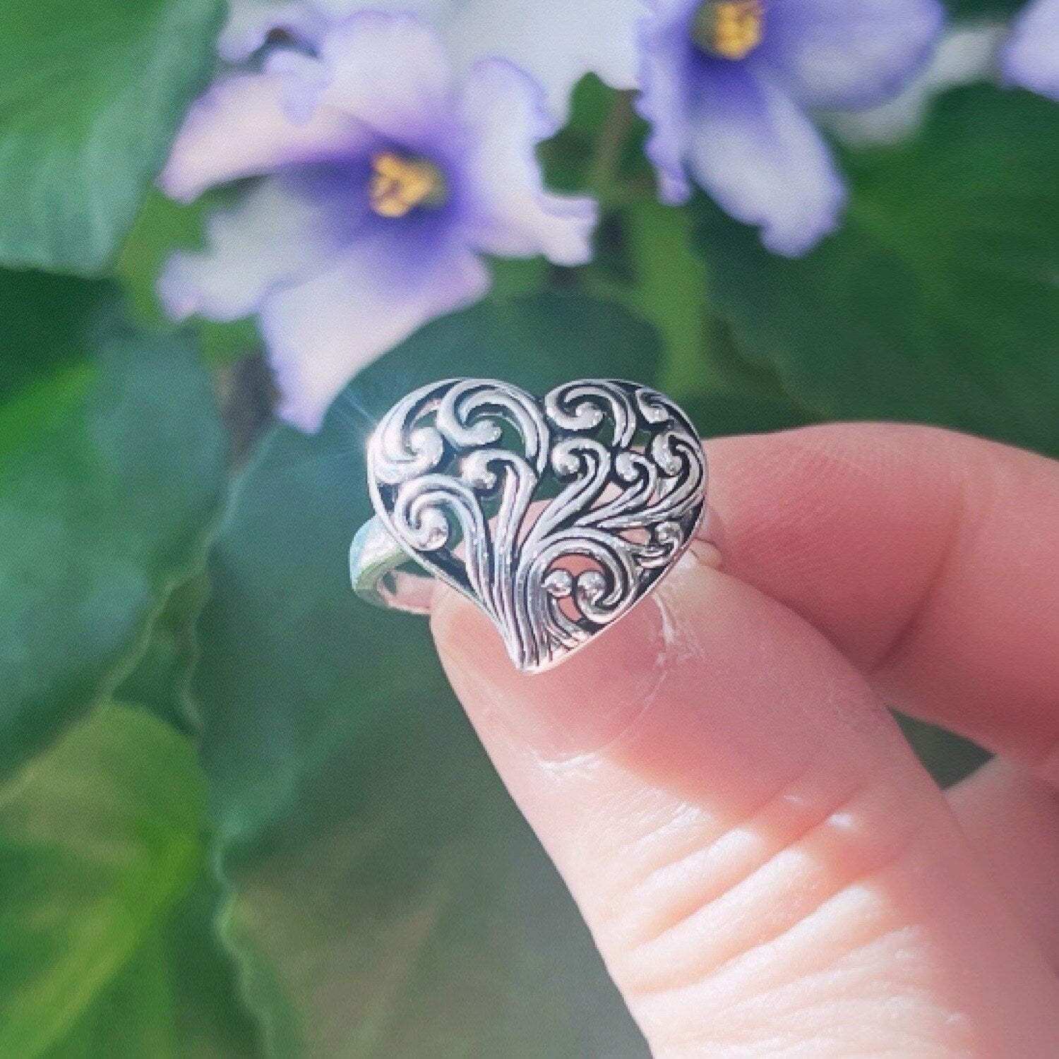 Premium Heart-Shaped Filigree Fashion Ring