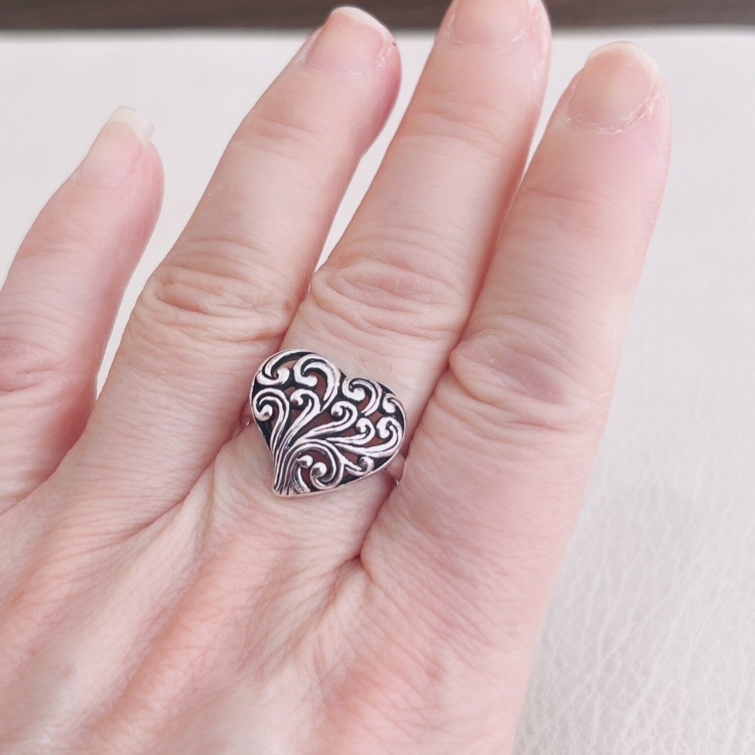 Premium Heart-Shaped Filigree Fashion Ring